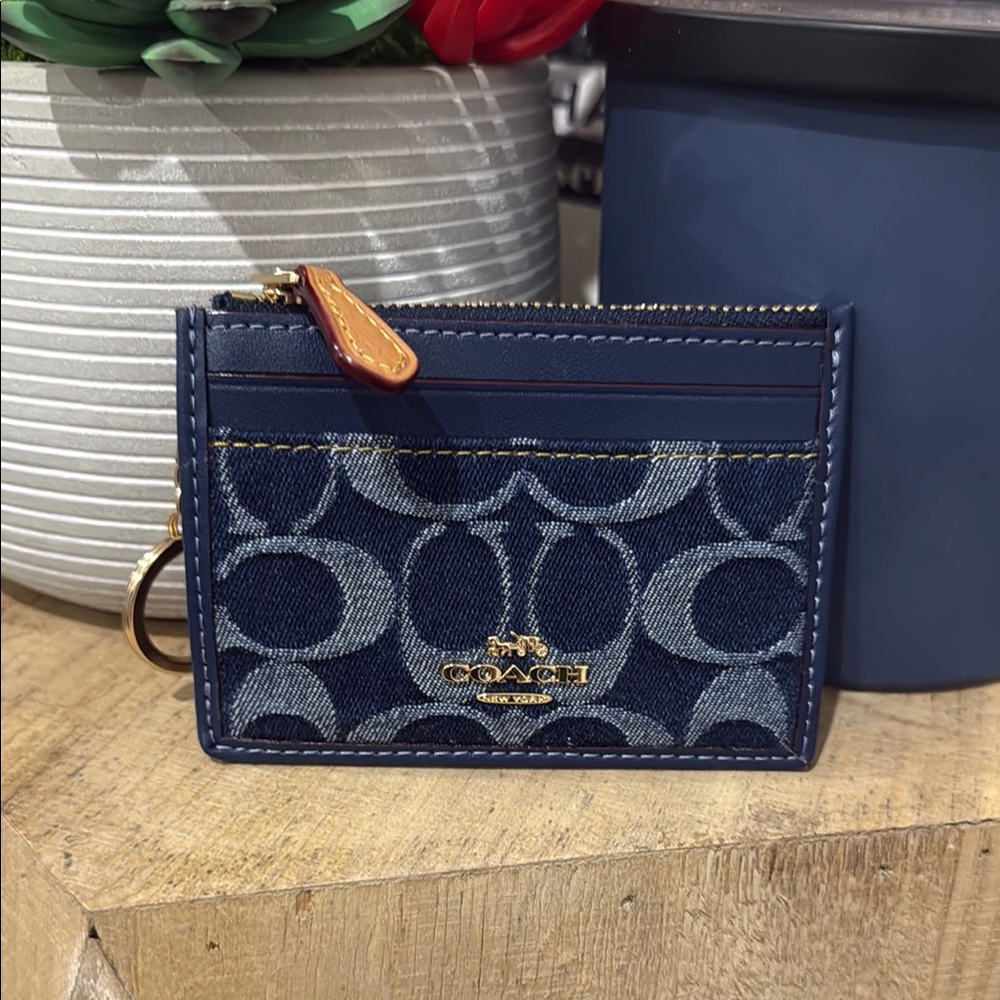 ⭐️SOLD⭐️ NWT Coach Signature Denim Cardholder keychain